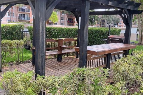 Снять в аренду кондоминиум в Корал-Спрингс, Флорида 3 спальни, 108.32м2, № 1926085 - фото 17