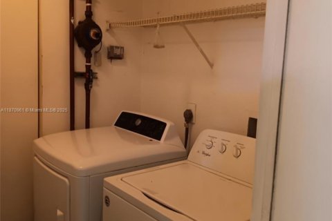 Снять в аренду кондоминиум в Корал-Спрингс, Флорида 3 спальни, 108.32м2, № 1926085 - фото 5