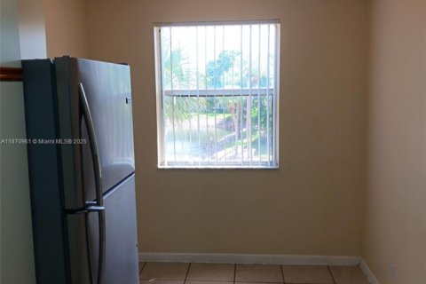 Снять в аренду кондоминиум в Корал-Спрингс, Флорида 3 спальни, 108.32м2, № 1926085 - фото 8