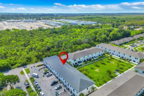 Townhouse in Florida City, Florida 3 bedrooms, 136.19 sq.m. № 1937765 - photo 27