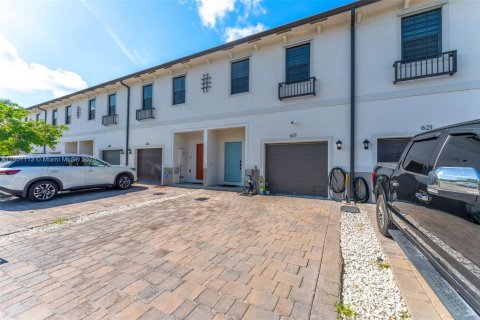 Townhouse in Florida City, Florida 3 bedrooms, 136.19 sq.m. № 1937765 - photo 22