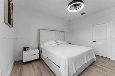 Townhouse in Florida City, Florida 3 bedrooms, 136.19 sq.m. № 1937765 - photo 15