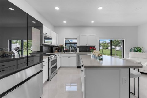 Townhouse in Florida City, Florida 3 bedrooms, 136.19 sq.m. № 1937765 - photo 5