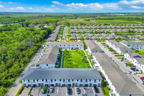 Townhouse in Florida City, Florida 3 bedrooms, 136.19 sq.m. № 1937765 - photo 28