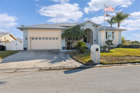 House in New Port Richey, Florida 3 bedrooms, 252.04 sq.m. № 1523801 - photo 4