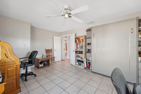 House in New Port Richey, Florida 3 bedrooms, 252.04 sq.m. № 1523801 - photo 24