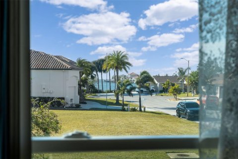 House in New Port Richey, Florida 3 bedrooms, 252.04 sq.m. № 1523801 - photo 18