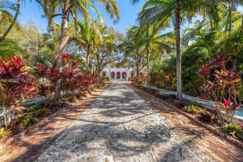 Купить виллу или дом в Корал-Гейблс, Флорида 7 спален, 1193.14м2, № 2044876 - фото 3