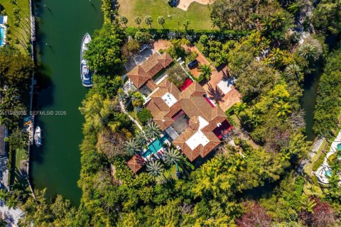 Дом в Корал-Гейблс, Флорида 7 спален, 1193.14м2 № 2044876