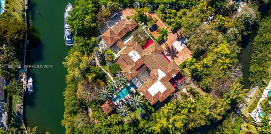 Дом в Корал-Гейблс, Флорида 7 спален, 1193.14м2 № 2044876