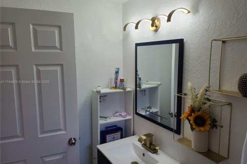 House in Hollywood, Florida 2 bedrooms, 144.93 sq.m. № 1985186 - photo 16