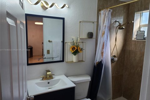 House in Hollywood, Florida 2 bedrooms, 144.93 sq.m. № 1985186 - photo 17