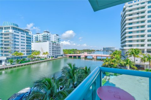Condominio en alquiler en Miami Beach, Florida, 2 dormitorios, 120.77 m2 № 2049053 - foto 19