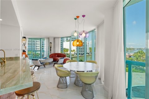Condominio en alquiler en Miami Beach, Florida, 2 dormitorios, 120.77 m2 № 2049053 - foto 8