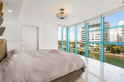 Condominio en alquiler en Miami Beach, Florida, 2 dormitorios, 120.77 m2 № 2049053 - foto 24
