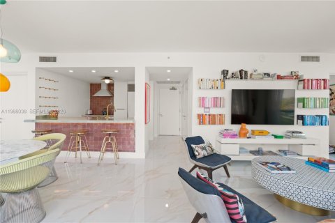 Condominio en alquiler en Miami Beach, Florida, 2 dormitorios, 120.77 m2 № 2049053 - foto 2