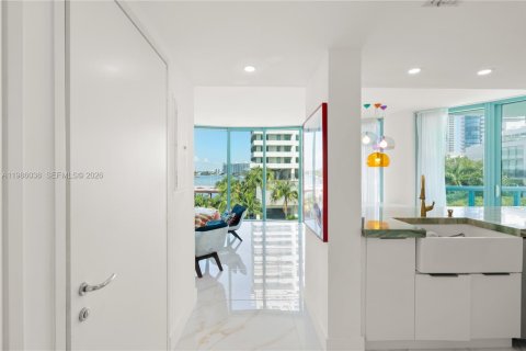Condominio en alquiler en Miami Beach, Florida, 2 dormitorios, 120.77 m2 № 2049053 - foto 5
