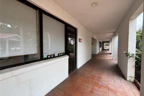 Propiedad comercial en alquiler en Oviedo, Florida № 1637192 - foto 1
