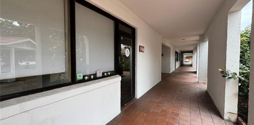Propiedad comercial en Oviedo, Florida № 1637192