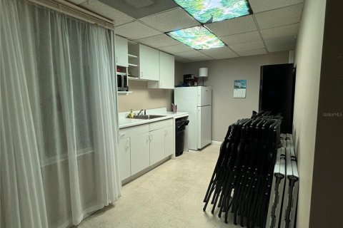 Propiedad comercial en alquiler en Oviedo, Florida № 1637192 - foto 11