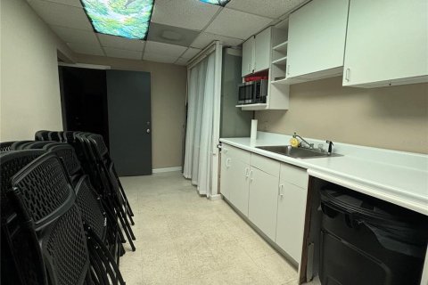 Propiedad comercial en alquiler en Oviedo, Florida № 1637192 - foto 14