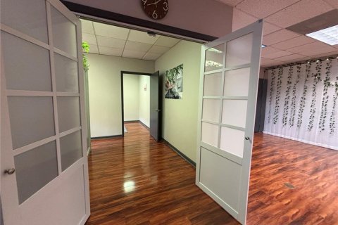 Propiedad comercial en alquiler en Oviedo, Florida № 1637192 - foto 4