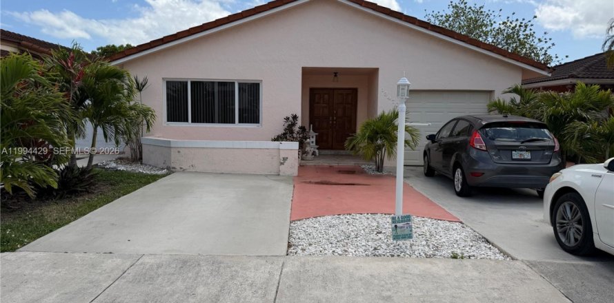 Дом в Майами, Флорида 3 спальни, 142.42м2 № 2056339