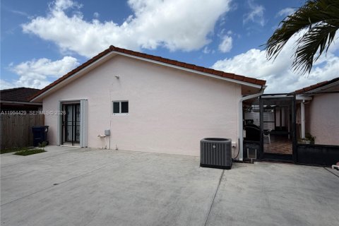 Купить виллу или дом в Майами, Флорида 3 спальни, 142.42м2, № 2056339 - фото 2