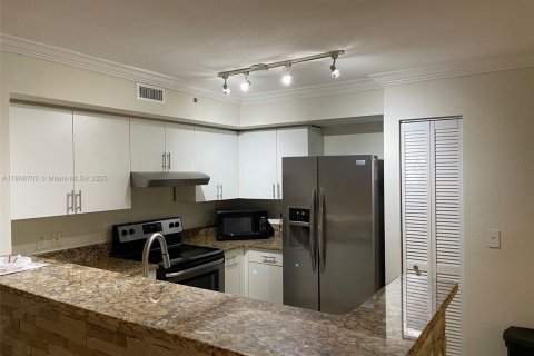 Снять в аренду кондоминиум в Коконат Крик, Флорида 2 спальни, 89.84м2, № 1963585 - фото 2