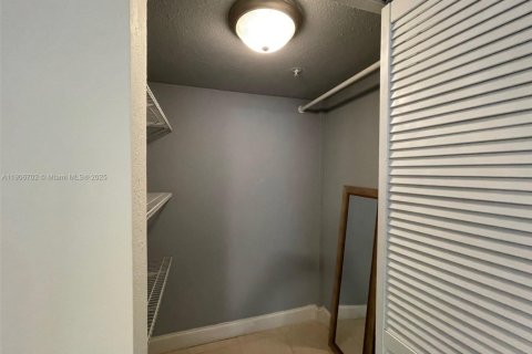 Снять в аренду кондоминиум в Коконат Крик, Флорида 2 спальни, 89.84м2, № 1963585 - фото 10