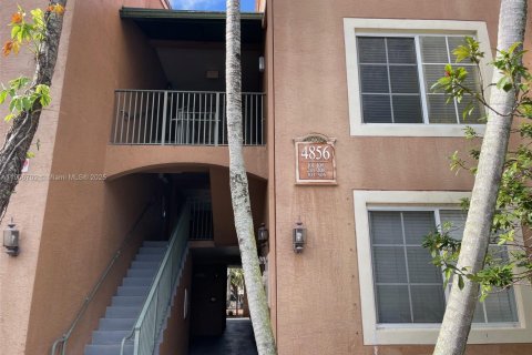 Снять в аренду кондоминиум в Коконат Крик, Флорида 2 спальни, 89.84м2, № 1963585 - фото 12