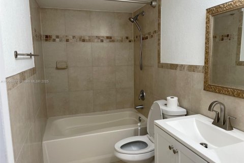 Снять в аренду кондоминиум в Коконат Крик, Флорида 2 спальни, 89.84м2, № 1963585 - фото 4