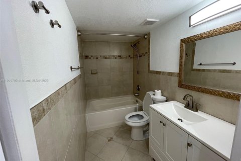 Снять в аренду кондоминиум в Коконат Крик, Флорида 2 спальни, 89.84м2, № 1963585 - фото 5