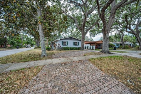 House in Saint Petersburg, Florida 2 bedrooms, 102.19 sq.m. № 1675755 - photo 7