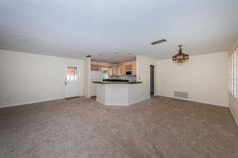 House in Saint Petersburg, Florida 2 bedrooms, 102.19 sq.m. № 1675755 - photo 15