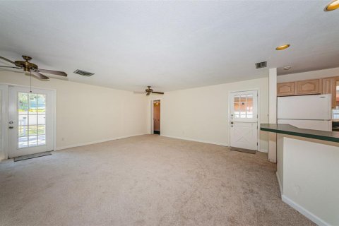 House in Saint Petersburg, Florida 2 bedrooms, 102.19 sq.m. № 1675755 - photo 13