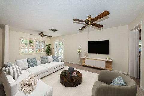House in Saint Petersburg, Florida 2 bedrooms, 102.19 sq.m. № 1675755 - photo 11