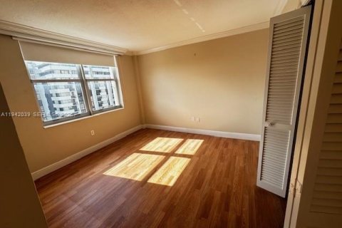 Copropriété à louer à Coral Gables, Floride: 2 chambres, 101.64 m2 № 2000446 - photo 8