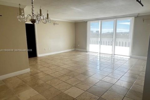 Copropriété à louer à Coral Gables, Floride: 2 chambres, 101.64 m2 № 2000446 - photo 5