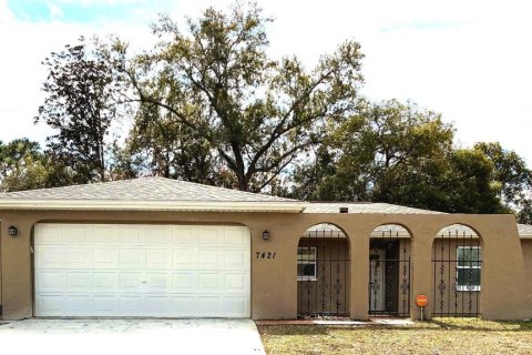 Casa en Weeki Wachee, Florida 3 dormitorios, 116.59 m2 № 2103209