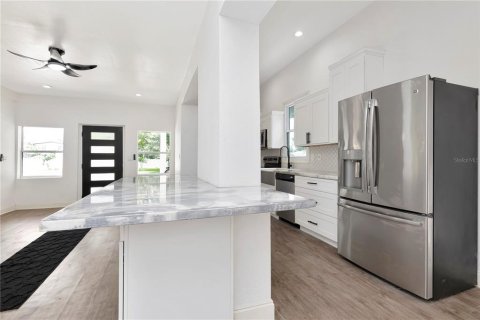 Casa en venta en Saint Petersburg, Florida, 4 dormitorios, 171.22 m2 № 1916219 - foto 9