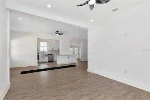 Casa en venta en Saint Petersburg, Florida, 4 dormitorios, 171.22 m2 № 1916219 - foto 5