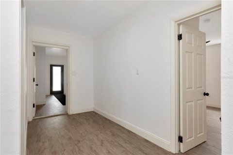 House in Saint Petersburg, Florida 4 bedrooms, 171.22 sq.m. № 1916219 - photo 17