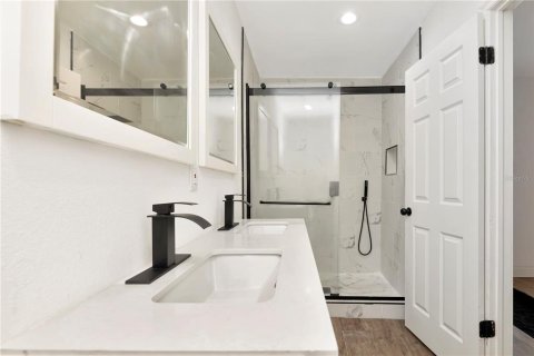 Casa en venta en Saint Petersburg, Florida, 4 dormitorios, 171.22 m2 № 1916219 - foto 28