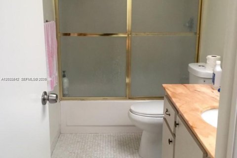 Condo in Miami Beach, Florida, 1 bedroom № 2087172 - photo 21
