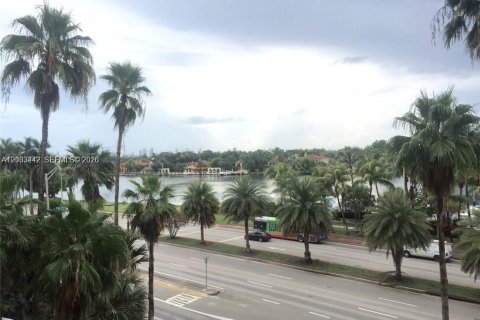 Condo in Miami Beach, Florida, 1 bedroom № 2087172 - photo 23