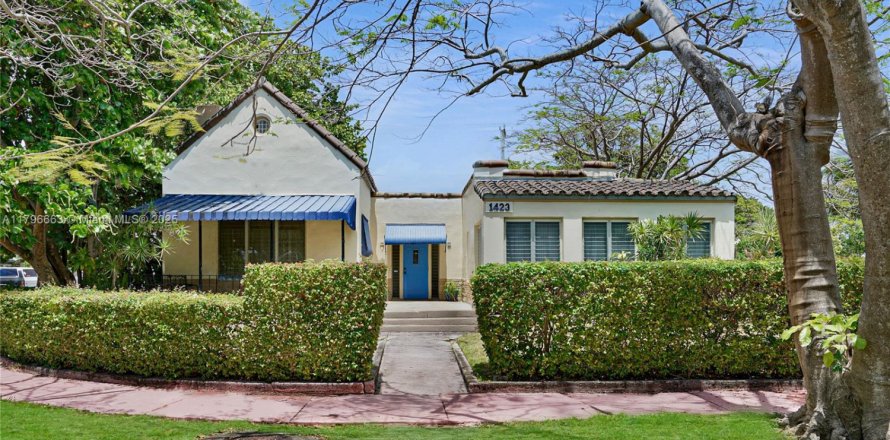 House in Miami Beach, Florida 5 bedrooms, 320.7 sq.m. № 1714984