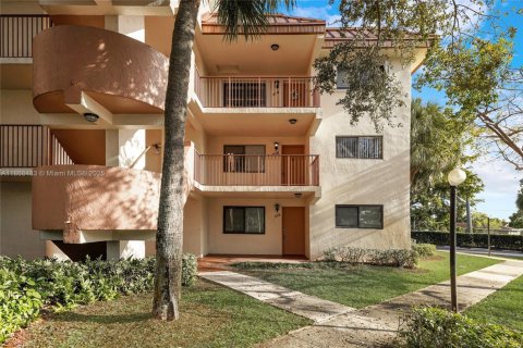 Condo in Plantation, Florida, 3 bedrooms  № 1947937 - photo 2