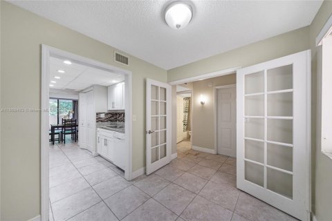 Condo in Plantation, Florida, 3 bedrooms  № 1947937 - photo 4