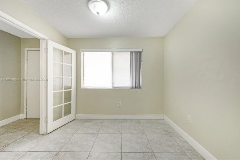 Condo in Plantation, Florida, 3 bedrooms  № 1947937 - photo 5